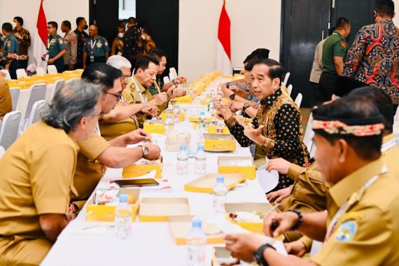 Pujian Presiden Jokowi untuk Cara Pemkab Sumedang Tekan Stunting dengan Aplikasi - JPNN.COM