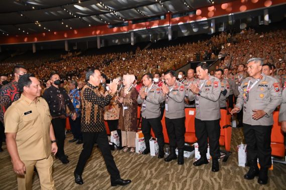 Di Hadapan Kada dan Ratusan Jenderal, Jokowi: Kristen, Hindu, Konghucu Punya Hak yang Sama - JPNN.COM