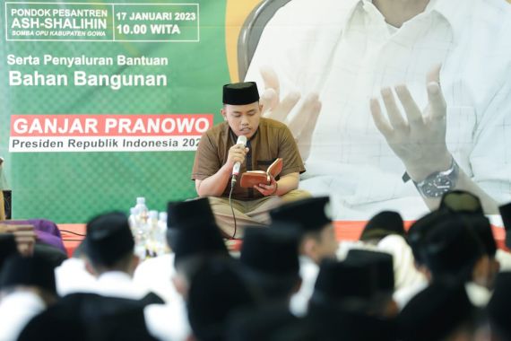 Santri Dukung Ganjar Gelar Doa Bersama Keluarga Besar Ponpes Ash-Shalihin - JPNN.COM