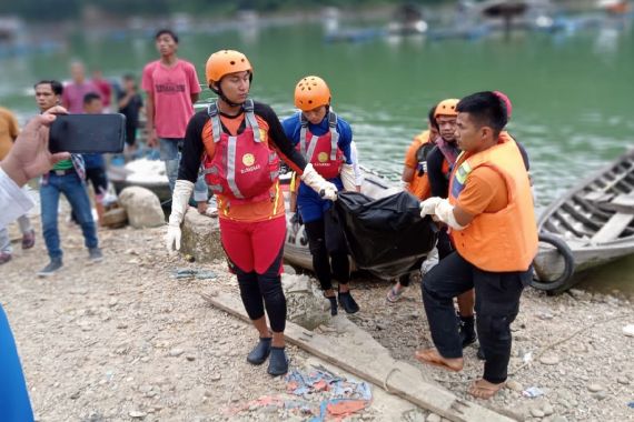 Pria yang Tenggelam di Danau PLTA Kampar Ditemukan, Begini Kondisinya - JPNN.COM