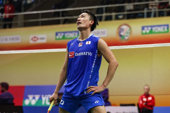 Kento Momota Pegang Pinggul Lalu Bingung - JPNN.COM