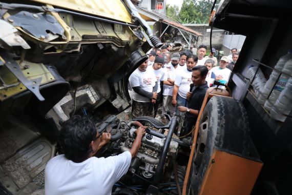 Komunitas Sopir Truk Pendukung Ganjar: Budaya Tertib Lalu Lintas Jadi Keharusan - JPNN.COM