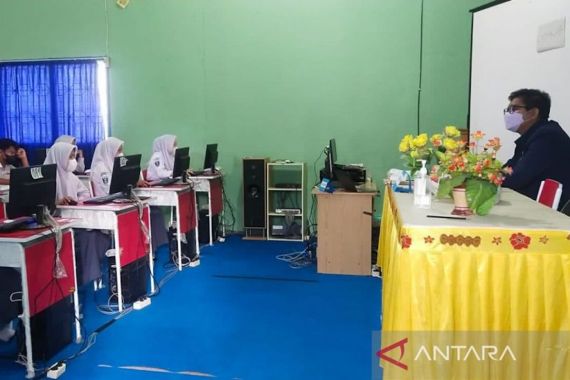 Nining: Seiring Berjalan Waktu, Kekurangan Guru Kami Bertambah - JPNN.COM