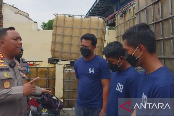 Timbun 1.300 Liter BBM Bersubsidi, Tiga Pelaku Ditangkap, Begini Modusnya - JPNN.COM