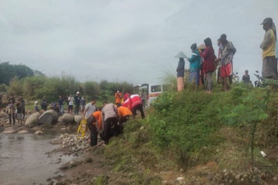 Geger Penemuan 3 Mayat di Aliran Sungai Sengkarang, Kapolres Pekalongan Bilang Begini - JPNN.COM