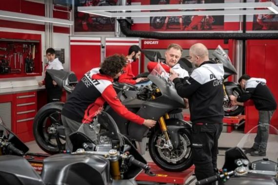 Geser Energica, Ducati Mulai Produksi Superbike Listrik V21L - JPNN.COM