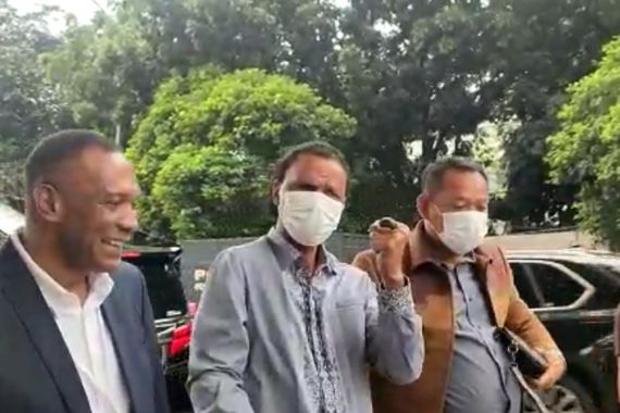Tiba di Gedung KPK, Hercules Langsung Ancam Hajar Wartawan - JPNN.COM
