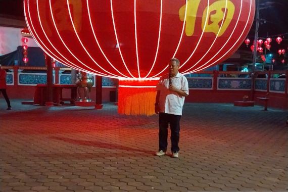 2 Lampion Raksasa Memeriahkan Imlek di Kubu Raya Kalbar - JPNN.COM