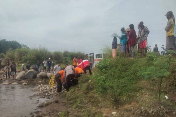Warga Pekalongan Gempar, 3 Mayat Ditemukan di Sungai Sengkarang - JPNN.COM