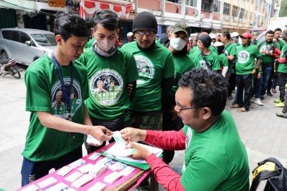 Kajol Indonesia Pendukung Ganjar Bagikan Kartu BPJS Ketenagakerjaan kepada Para Ojol - JPNN.COM