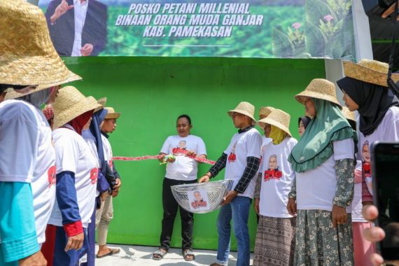 Orang Muda Ganjar Beri Pelatihan Budidaya Tembakau kepada Petani Milenial di Pamekasan - JPNN.COM