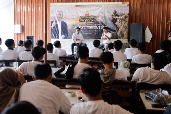 Sukarelawan Orang Muda Ganjar Jatim Gelar Seminar Edukasi Bertahan Hidup di Alam Bebas - JPNN.COM