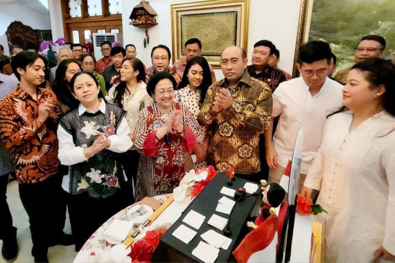 3 Sosok Ini Menjadi Penerima Potongan Kue Ultah dari Megawati - JPNN.COM