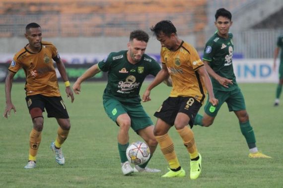 Persebaya Taklukkan Bhayangkara FC, Aji Santoso: Saya Tak Percaya Statistik - JPNN.COM