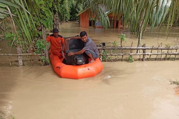 Banjir Melanda Aceh Timur, 2.614 Warga Dievakuasi ke Lokasi Pengungsian - JPNN.COM
