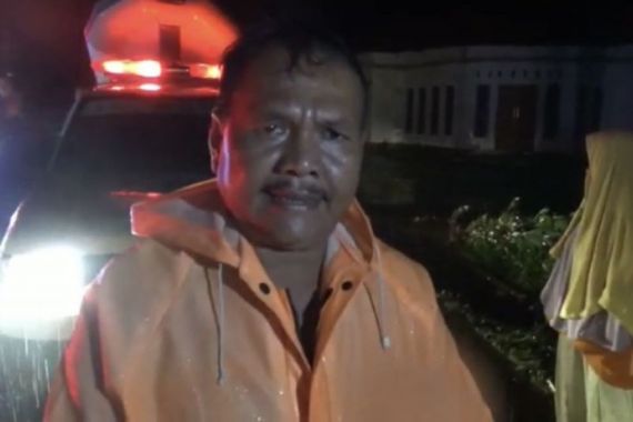Padang Diterjang Banjir Bandang, 200 Kepala Keluarga Dievakuasi - JPNN.COM