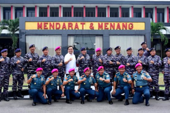KSAL Ajak Komisi I DPR Kunjungi Sarang Petarung Prajurit Brigif 2 Marinir - JPNN.COM