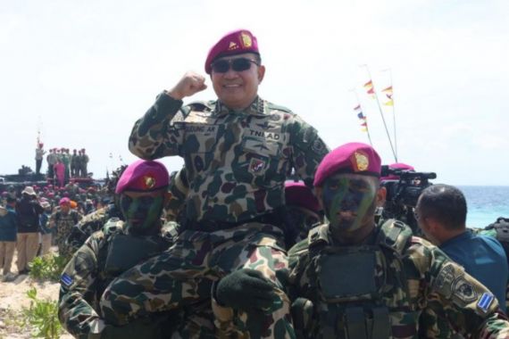 Jenderal Dudung Dikukuhkan sebagai Warga Kehormatan Korps Marinir TNI AL - JPNN.COM