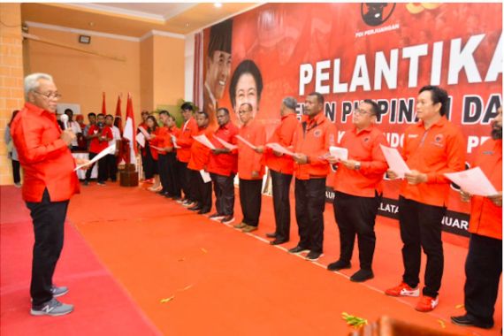 Pesan Bung Komar Saat Melantik DPD PDIP Papua Selatan: Jangan Korupsi - JPNN.COM