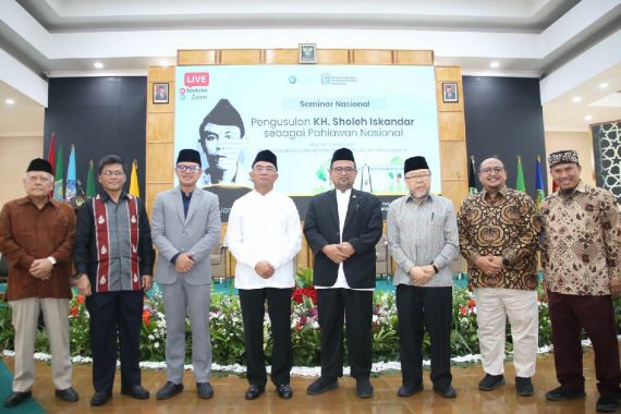 Kiai Haji Sholeh Iskandar Diusulkan jadi Pahlawan Nasional, Menko PMK Angkat Suara  - JPNN.COM