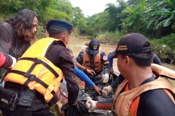 Santri Tenggelam di Sungai Cipanundan Cirebon Ditemukan Tak Bernyawa - JPNN.COM