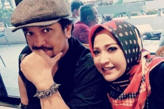 Zecky Alatas Aktif Bikin Vlog, Neng Wirdha Beri Dukungan - JPNN.COM