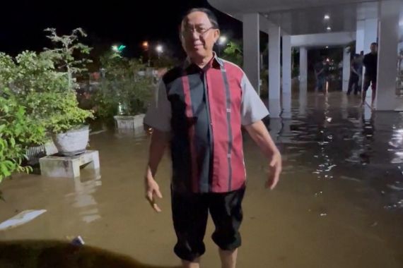 Banjir Rob Terparah Melanda Inhil, Rumah Bupati pun Terendam, Lihat - JPNN.COM