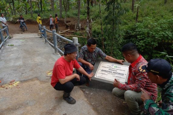 CSR PT Insight Mengakselarasi Produktivitas Petani Kopi di Malang - JPNN.COM