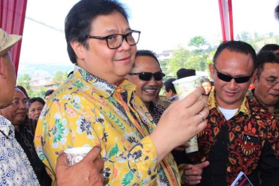 Menko Airlangga: Menuju Kemandirian Energi Harus Kurangi Ketergantungan Impor BBM - JPNN.COM