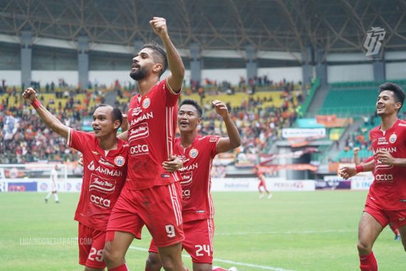 Menang Tipis Atas Borneo FC, Persib Bandung Naik ke Puncak Klasemen, Gusur Persija - JPNN.COM