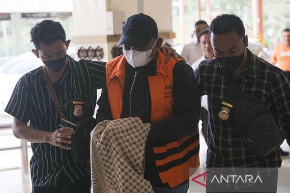DPO KPK yang Ditangkap di Aceh Diterbangkan ke Jakarta - JPNN.COM