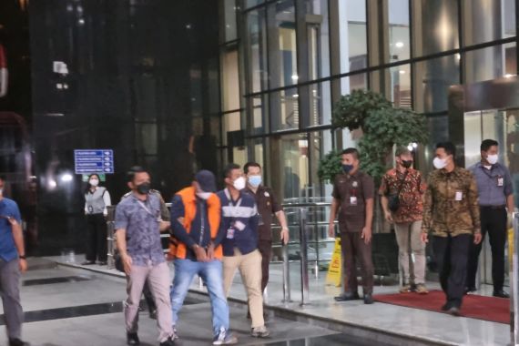 KPK Perpanjang Masa Penahanan eks Panglima GAM Izil Azhar - JPNN.COM