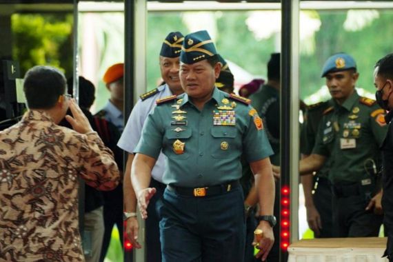 Dihadiri Panglima TNI, Presiden Jokowi Bahas Program Bangga Kencana - JPNN.COM