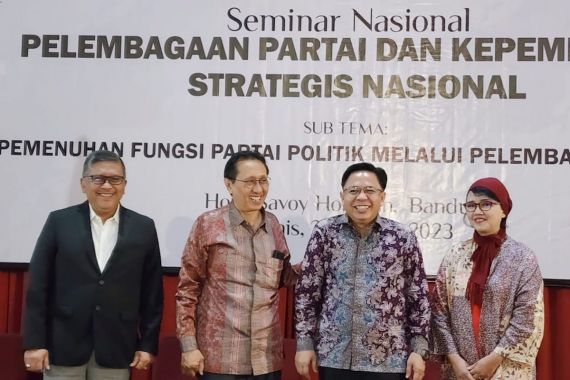 Hasto Berbicara Institusionalisasi Parpol dan Party Id, Burhanuddin Sodorkan Ide Mixed Proportional System - JPNN.COM