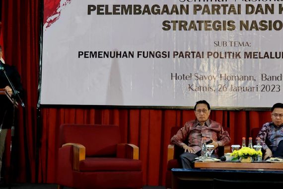Bahas Institusionalisasi Parpol, Hasto Sampaikan Pernyataan Penting Megawati Soekarnoputri - JPNN.COM