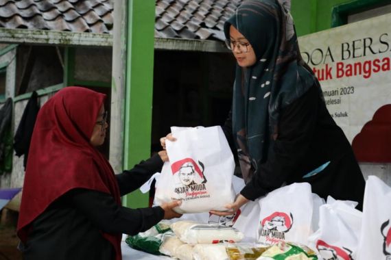 Sukarelawan Ganjar Muda Padjajaran Gelar Bazar Sembako Murah di Ciamis - JPNN.COM