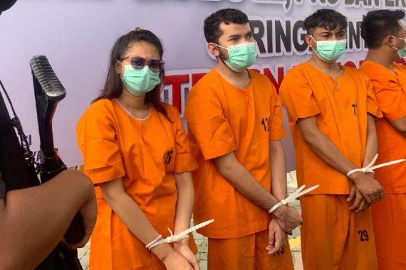 Wanita Jaringan Narkoba Internasional Ini Ditangkap Tim Polda Riau, Anda Kenal? - JPNN.COM