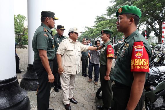 Upaya Prabowo Perkuat Komando Teritorial, Serahkan Sepeda Motor dan Berjanji soal Tunjangan - JPNN.COM