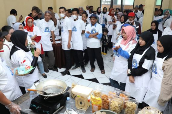 Sukarelawan Sandiuno Buka Peluang Usaha untuk Warga Bandung Raya - JPNN.COM