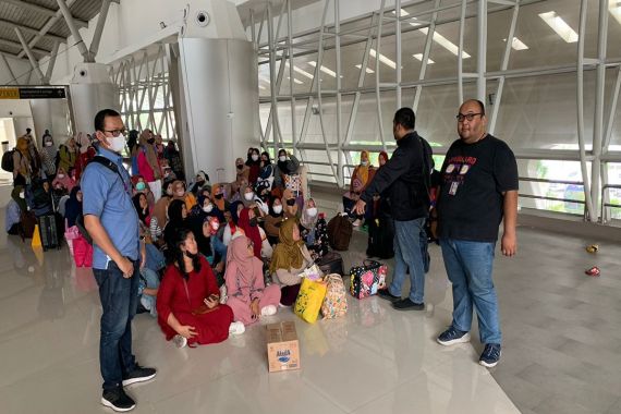 Kemnaker Lakukan Sidak di Bandara Juanda, 87 PMI Digagalkan Berangkat ke Timur Tengah - JPNN.COM