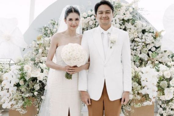 Mikha Tambayong Kenakan Gaun Spesial dari Sosok Ini di Hari Pernikahan - JPNN.COM