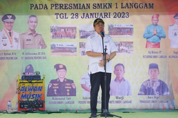 Resmikan Sekolah Swasta Menjadi SMKN 1 Langgam, Gubernur Riau Berpesan Begini - JPNN.COM