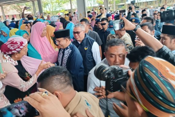 Kedatangan Anies Baswedan di Pulau Lombok Disambut Histeris - JPNN.COM