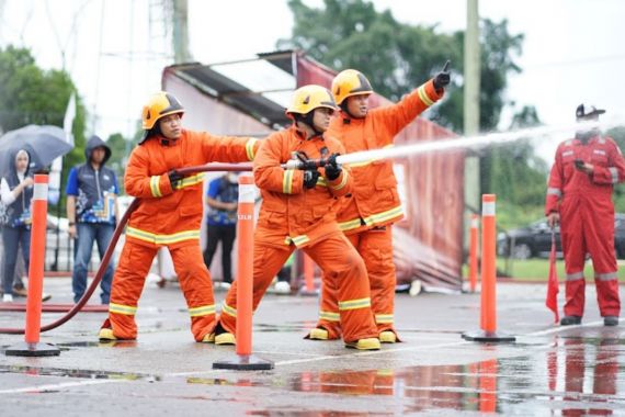 Tingkatkan Skill Karyawan, Pupuk Kaltim Gelar Fire and Rescue Competition - JPNN.COM