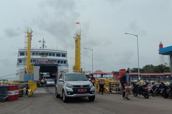 Cuaca Buruk, Pelabuhan Tanjung Api-Api Ditutup Sementara - JPNN.COM