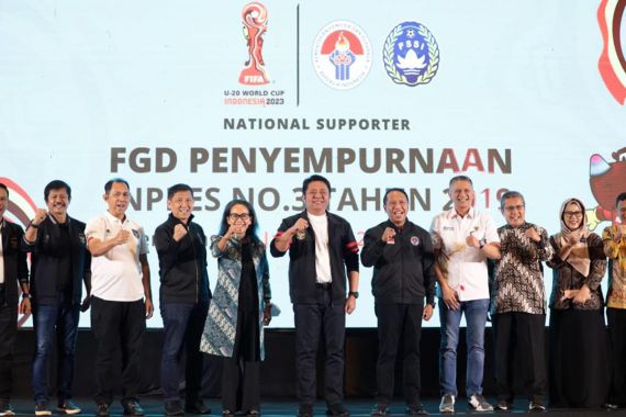 Dukung Majunya Sepak Bola Indonesia, Herman Deru Dampingi Menpora Buka FGD di Palembang - JPNN.COM