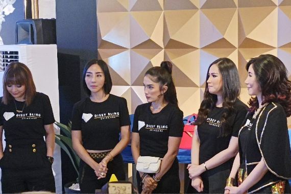Ussy Sulistiawaty Buka Kembali Bisnis Kecantikan yang 2 Tahun Ditutup - JPNN.COM