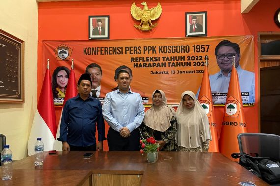 Berangkatkan Pemenang Jalan Sehat Umrah, Dave Titip Doakan Golkar & Airlangga Menang di Pilpres 2024 - JPNN.COM