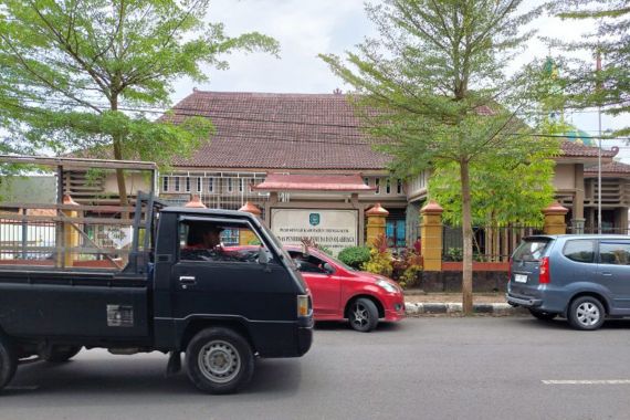 Guru Terduga Pelaku Pelecehan Terhadap 5 Siswanya di Trenggalek Dinonaktifkan Sementara - JPNN.COM