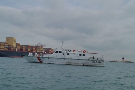 Kemenhub Mengevakuasi Kapal Kargo Kandas di Perbatasan Indonesia - Singapura  - JPNN.COM